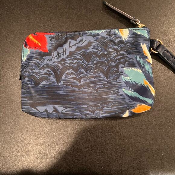 Tommy Hilfiger palm tree print zippered wristlet 7.5 x 5 - Picture 3 of 6